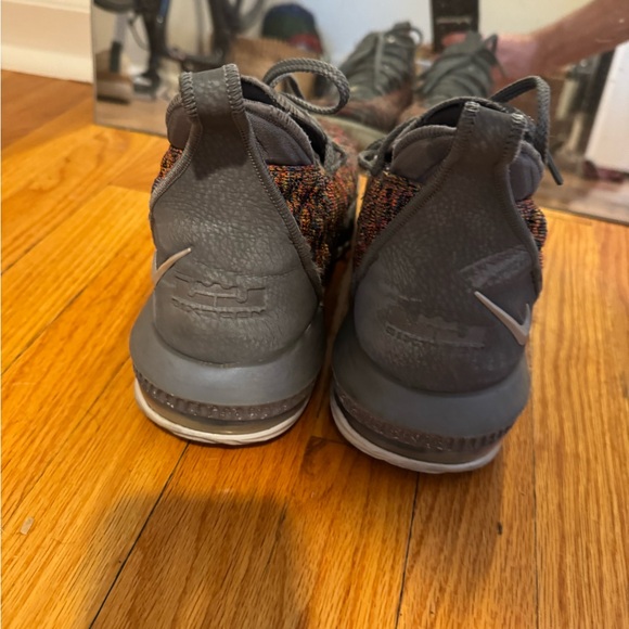 Nike LeBron 16 Men’s Sneakers Sz 12 - Picture 3 of 7